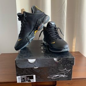 Lebron XIX low - men size 10.5
